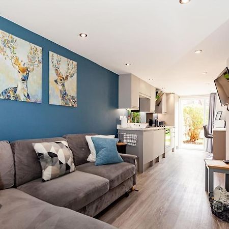 One Bedroom Apartment, Driveway, Bracknell Centre Esterno foto