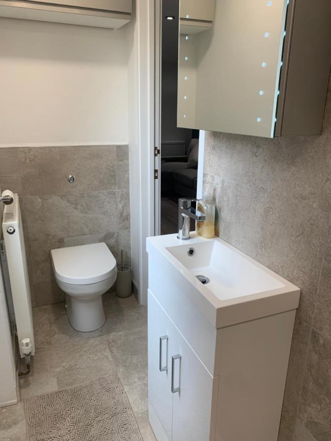 One Bedroom Apartment, Driveway, Bracknell Centre Esterno foto