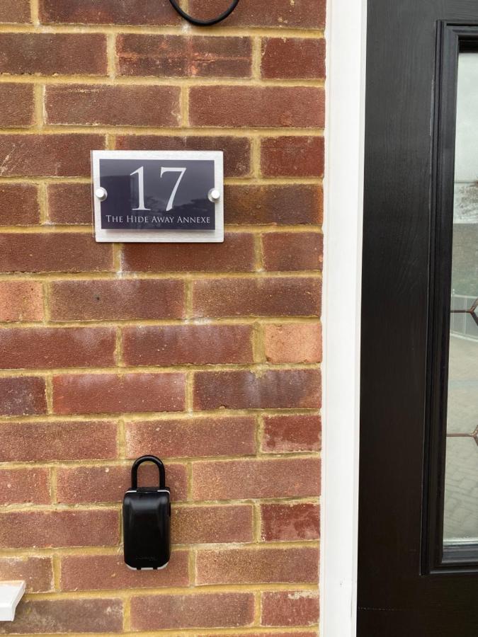 One Bedroom Apartment, Driveway, Bracknell Centre Esterno foto