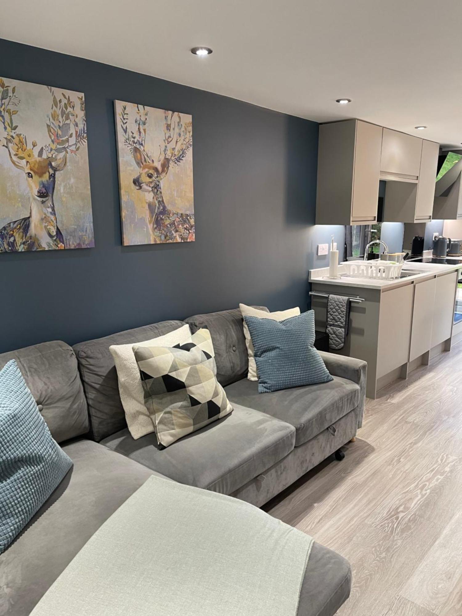 One Bedroom Apartment, Driveway, Bracknell Centre Esterno foto