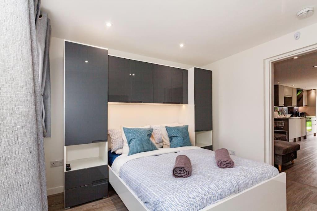 One Bedroom Apartment, Driveway, Bracknell Centre Esterno foto