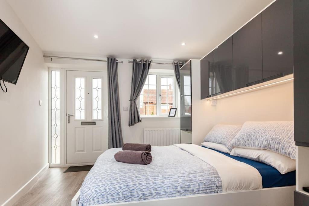 One Bedroom Apartment, Driveway, Bracknell Centre Esterno foto