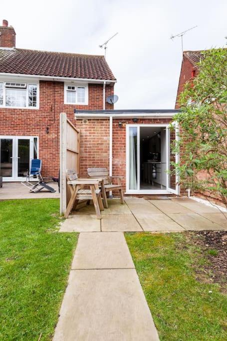 One Bedroom Apartment, Driveway, Bracknell Centre Esterno foto