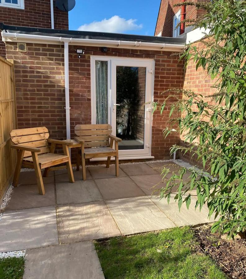 One Bedroom Apartment, Driveway, Bracknell Centre Esterno foto